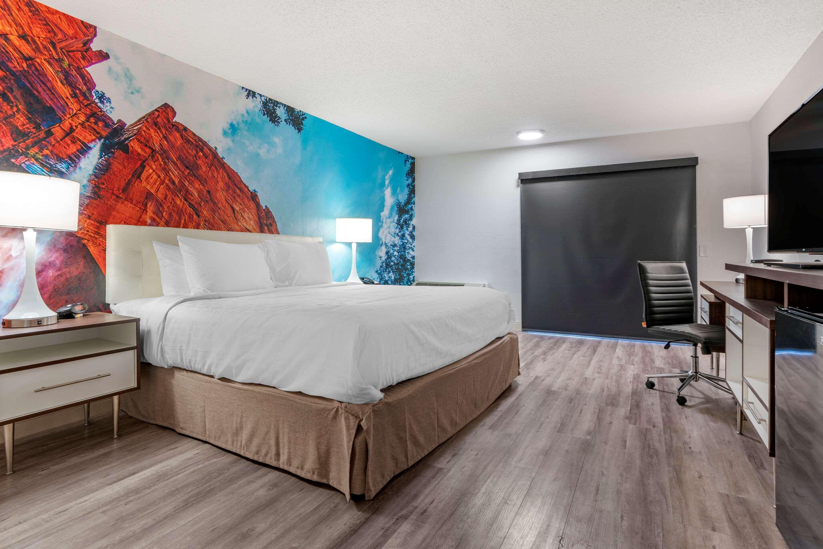 Hotel Clarion Pointe Fresno Near Yosemite Extérieur photo