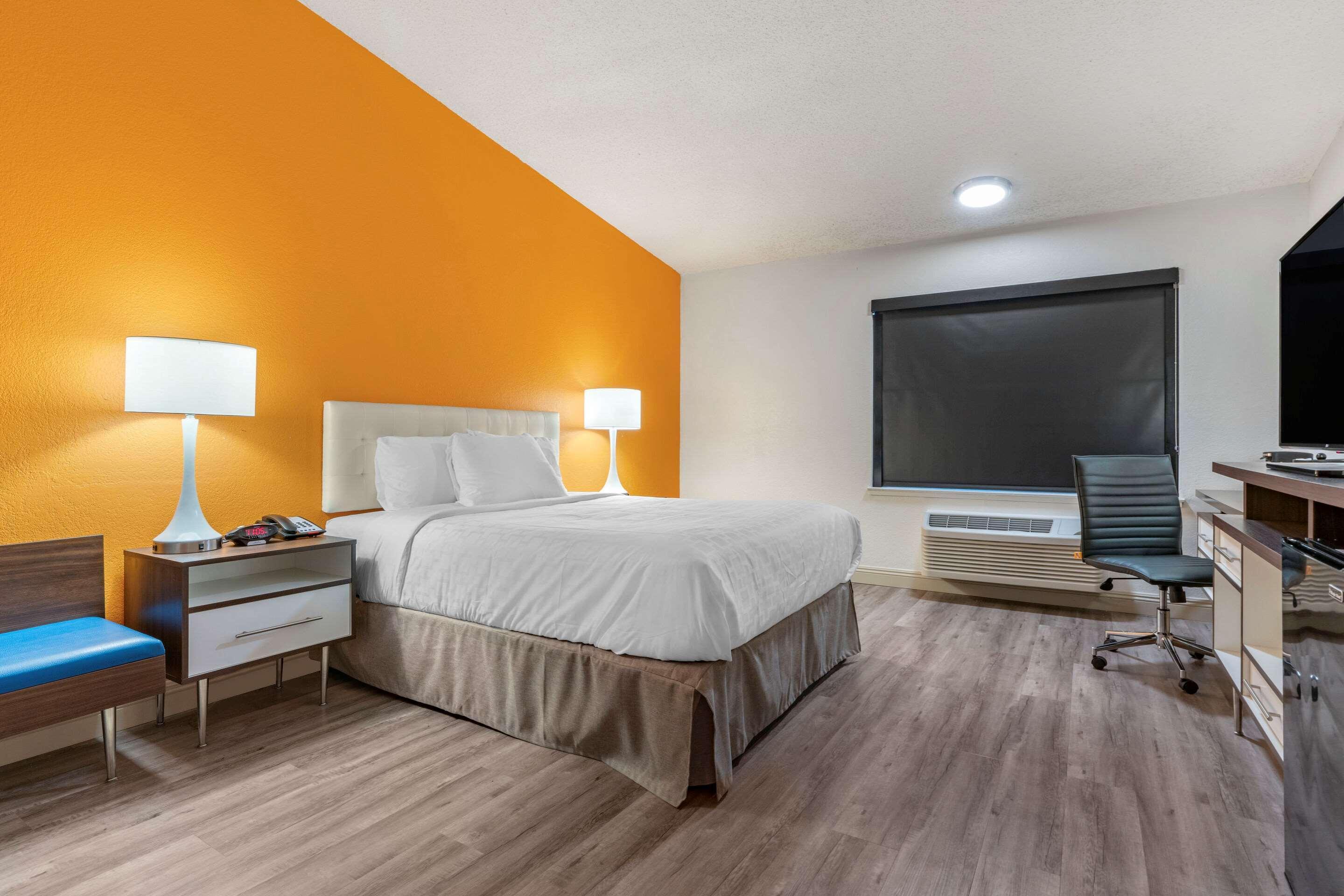 Hotel Clarion Pointe Fresno Near Yosemite Extérieur photo