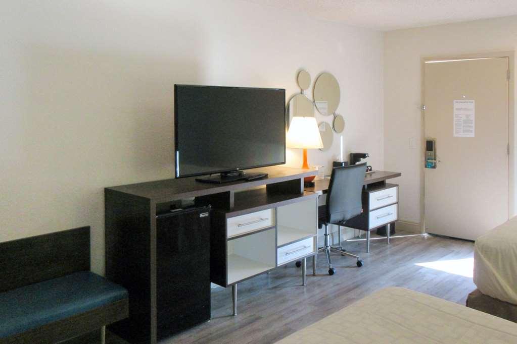 Hotel Clarion Pointe Fresno Near Yosemite Chambre photo