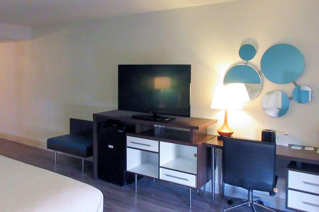 Hotel Clarion Pointe Fresno Near Yosemite Chambre photo